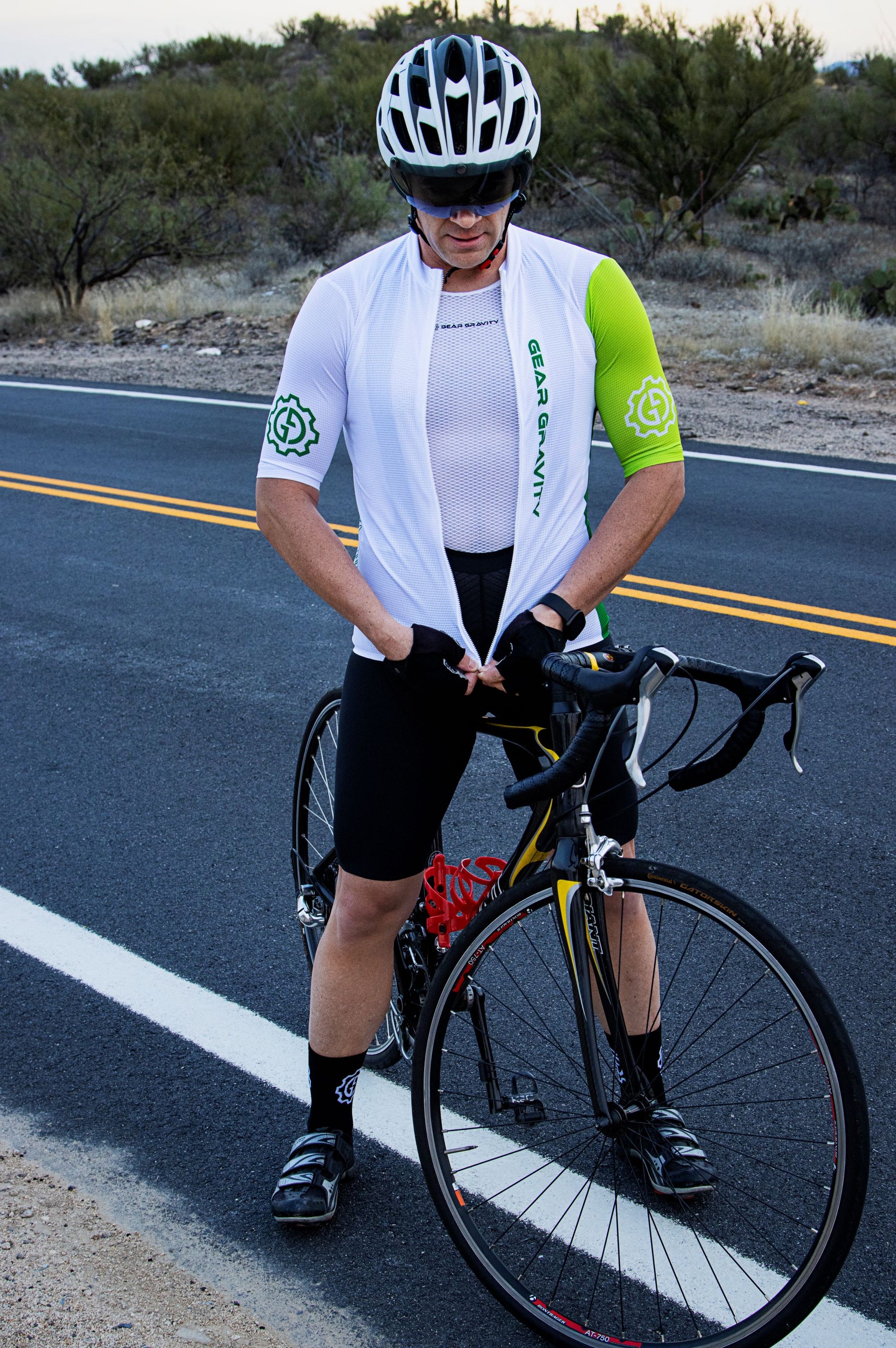 Premium Design and Construction - Elastic gripper along back hem. 
High Quality Fabric - Engineered for performance and durability. Premium Italian fabric blend.
Designed for a close fit - If you prefer looser fit, size up.
Moisture Wicking & Breathable - Premium polyester blend fabric to achieve optimal moisture wicking, quick drying, and flexibility.
High quality YKK tooth zipper.
Durable & light weight.
3 rear pockets with reflector at middle pocket.
Machine Washable - recommend line dry to preserve elas