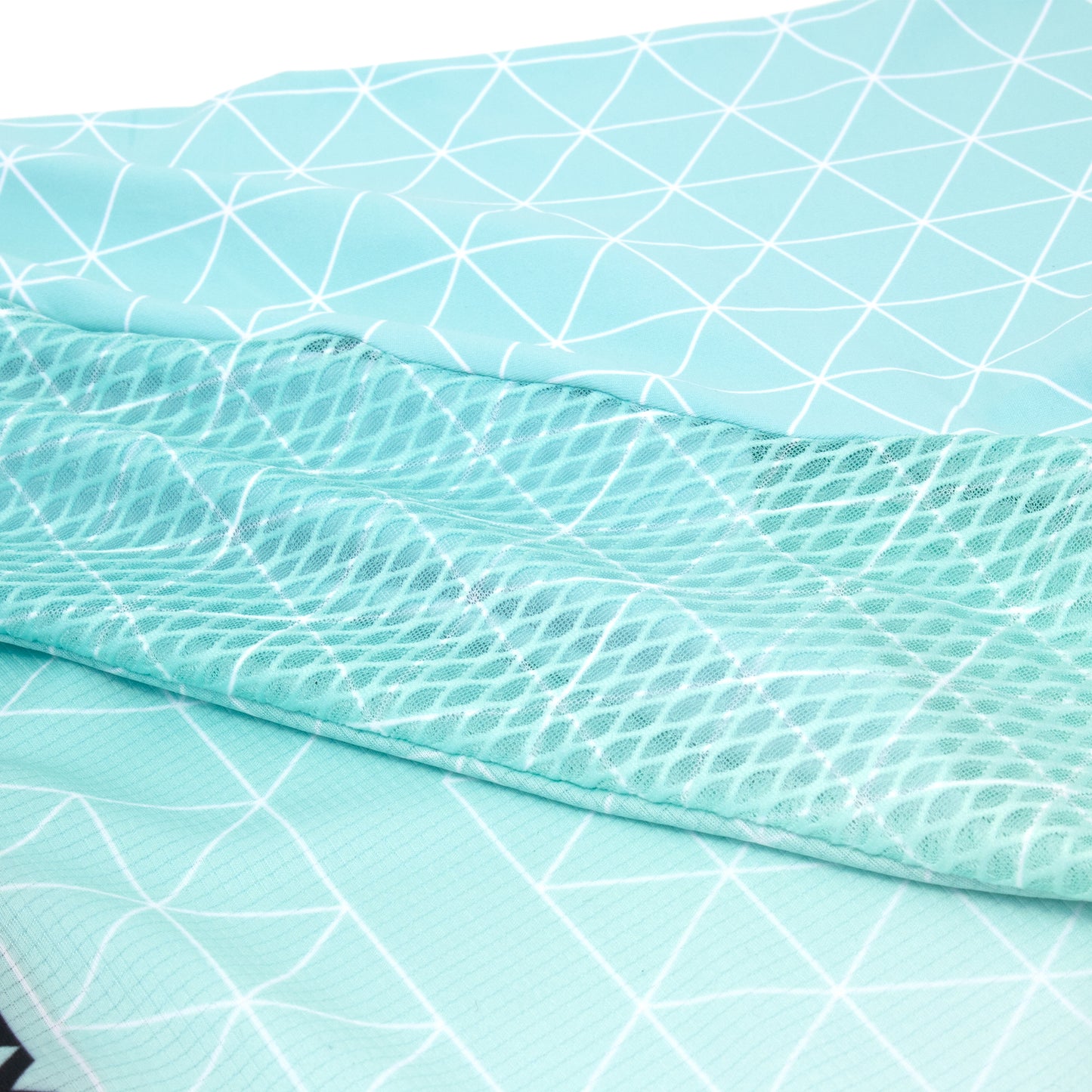 Lightweight fabrics with high and low air pass are used to create the elite fit and feel for this jersey. Soft touch low air pass fabric is used on the front while the back boasts mesh venting with sleek high air pass fabric.&nbsp;

Moisture wicking – keeps you cool and dry
Lightweight fabrics – engineered for breathability and durability
Machine wash – for ease of care
Top zipper guard– concealed guard for comfort
3 rear pockets – deep pockets, load up for the ride