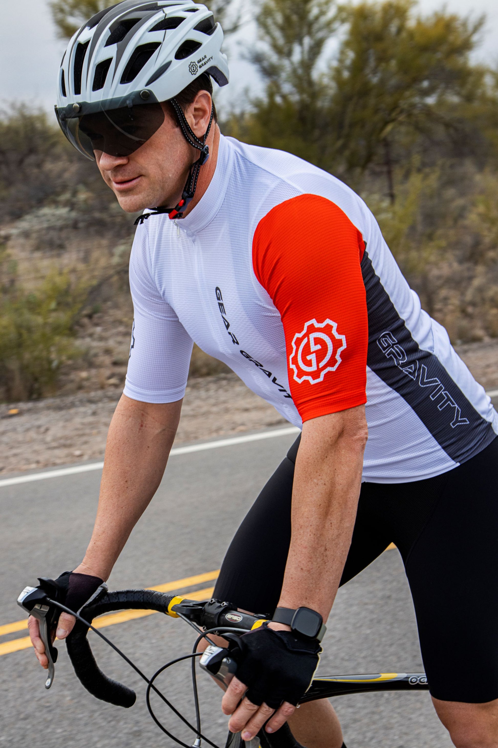 Premium Design and Construction - Elastic gripper along back hem. 
High Quality Fabric - Engineered for performance and durability. Premium Italian fabric blend.
Designed for a close fit - If you prefer looser fit, size up.
Moisture Wicking & Breathable - Premium polyester blend fabric to achieve optimal moisture wicking, quick drying, and flexibility.
High quality YKK tooth zipper.
Durable & light weight.
3 rear pockets with reflector at middle pocket.
Machine Washable - recommend line dry to preserve elas