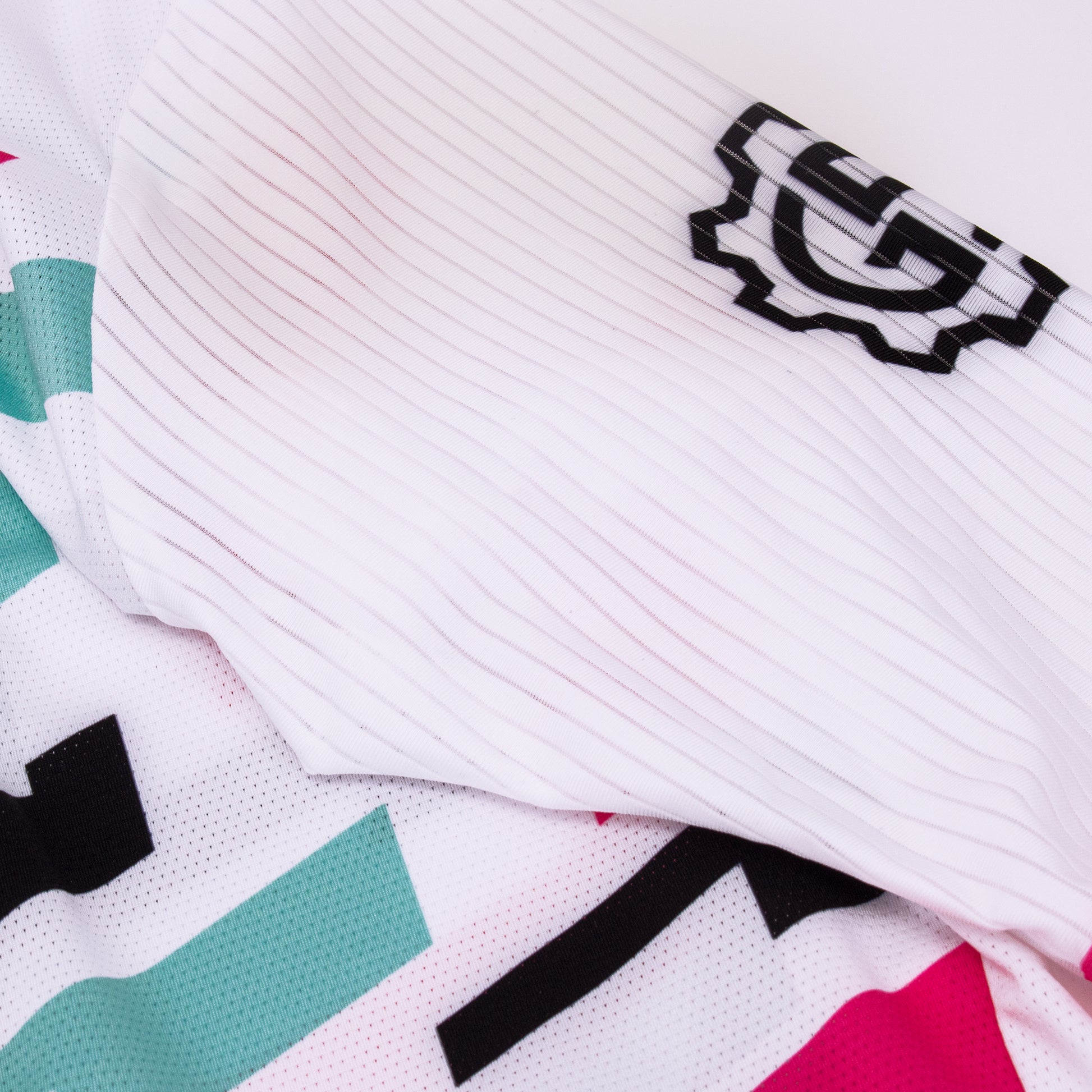 Lightweight fabrics with high air pass are used to create the ultimate fit and feel for this jersey. 

Moisture wicking – keeps you cool and dry
Lightweight fabrics – engineered for breathability and durability
Machine wash – for ease of care
Top zipper guard– concealed guard for comfort
3 rear pockets – deep pockets, load up for the ride 