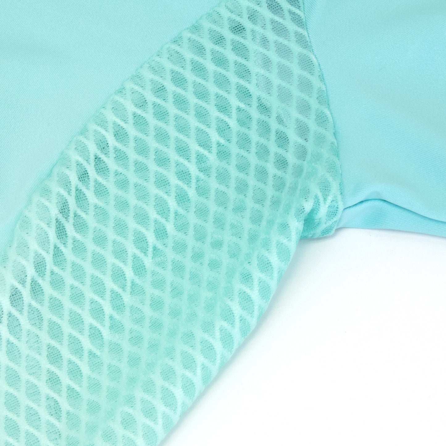 Lightweight fabrics with high and low air pass are used to create the elite fit and feel for this jersey. Soft touch low air pass fabric is used on the front while the back boasts mesh venting with sleek high air pass fabric.&nbsp;

Moisture wicking – keeps you cool and dry
Lightweight fabrics – engineered for breathability and durability
Machine wash – for ease of care
Top zipper guard– concealed guard for comfort
3 rear pockets – deep pockets, load up for the ride