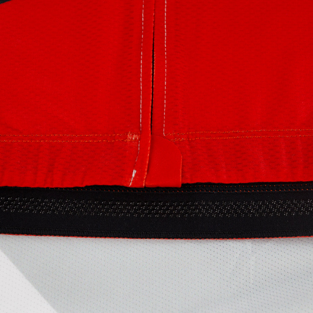 Every detail was considered in the design of this top-quality men's cycling jersey.