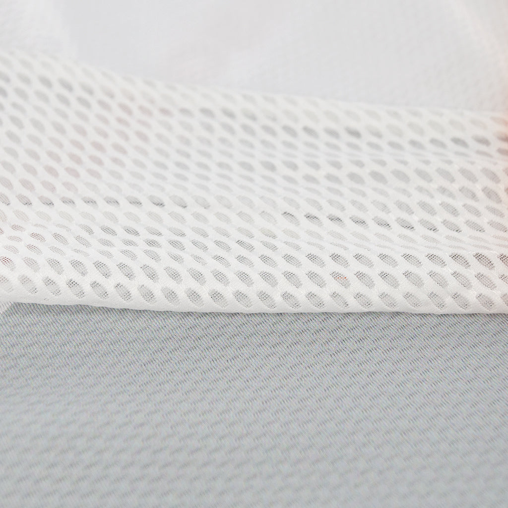 A combination of high-quality fabrics forms the foundation of this premium cycling jersey.