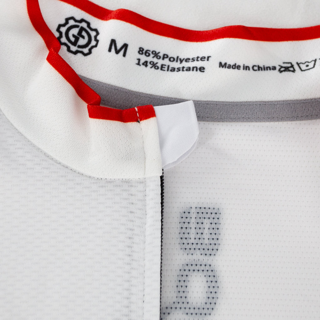 Zipper guard: Protects your chin from irritation, while the comfort strip on the neck provides a pleasant feel.