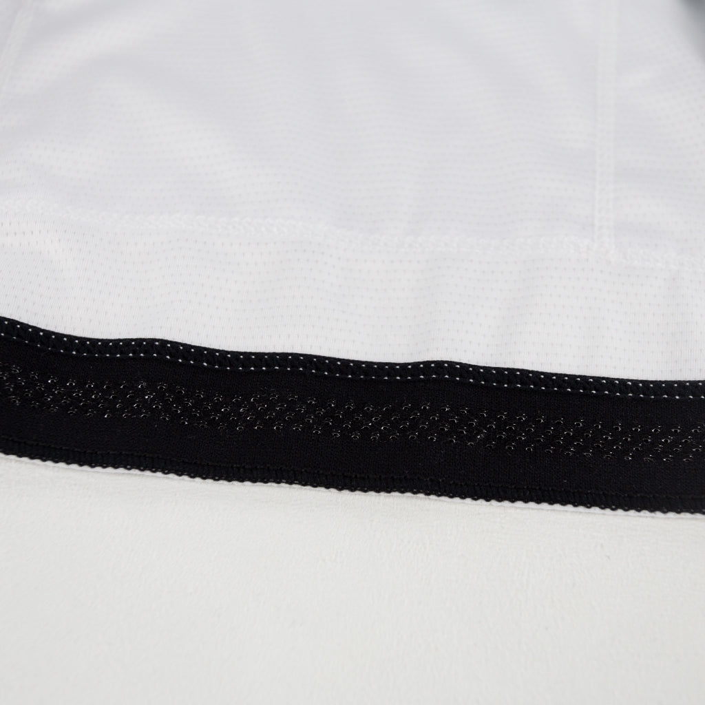 bottom hem gripper to keep this top level cycling jersey in place