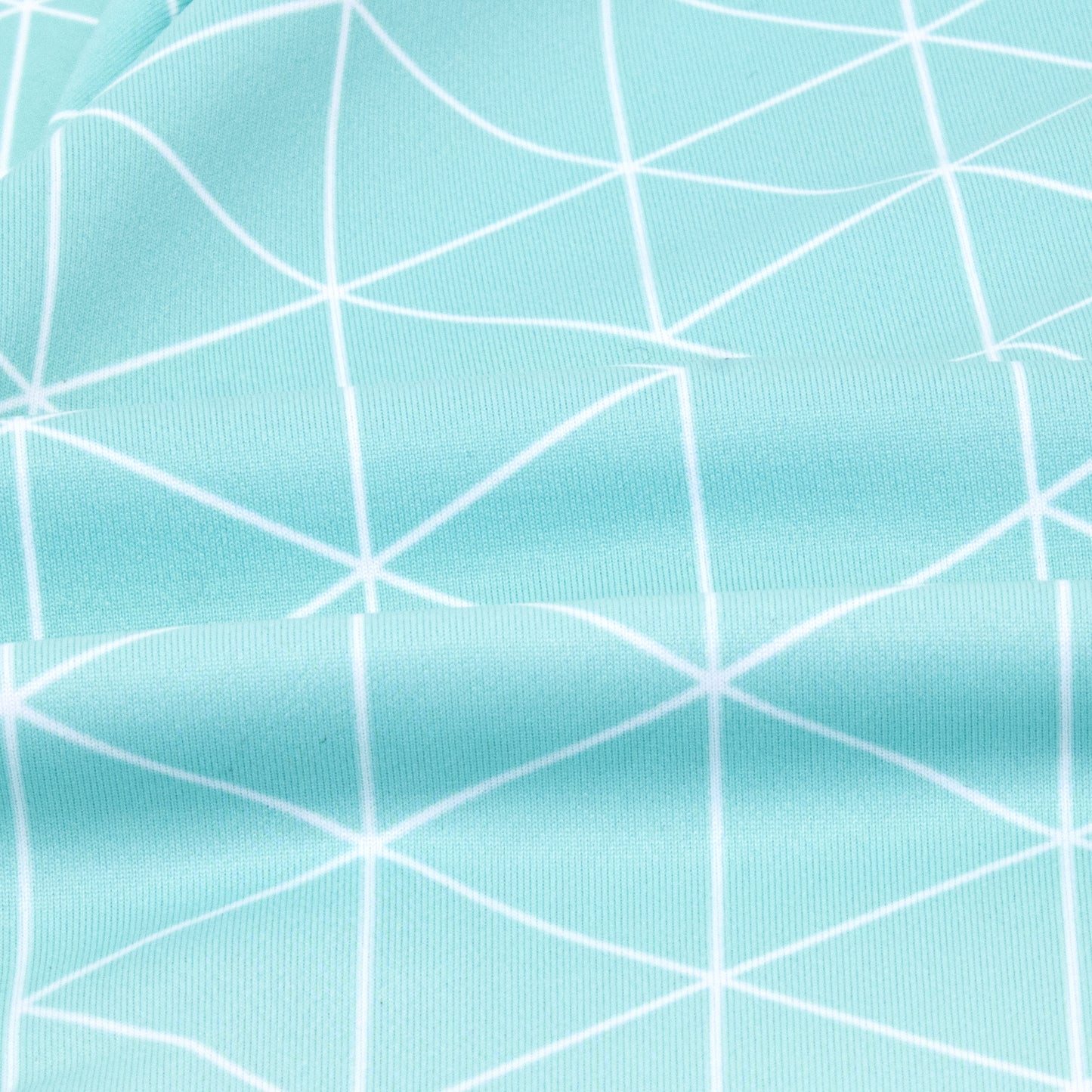 Lightweight fabrics with high and low air pass are used to create the elite fit and feel for this jersey. Soft touch low air pass fabric is used on the front while the back boasts mesh venting with sleek high air pass fabric.&nbsp;

Moisture wicking – keeps you cool and dry
Lightweight fabrics – engineered for breathability and durability
Machine wash – for ease of care
Top zipper guard– concealed guard for comfort
3 rear pockets – deep pockets, load up for the ride