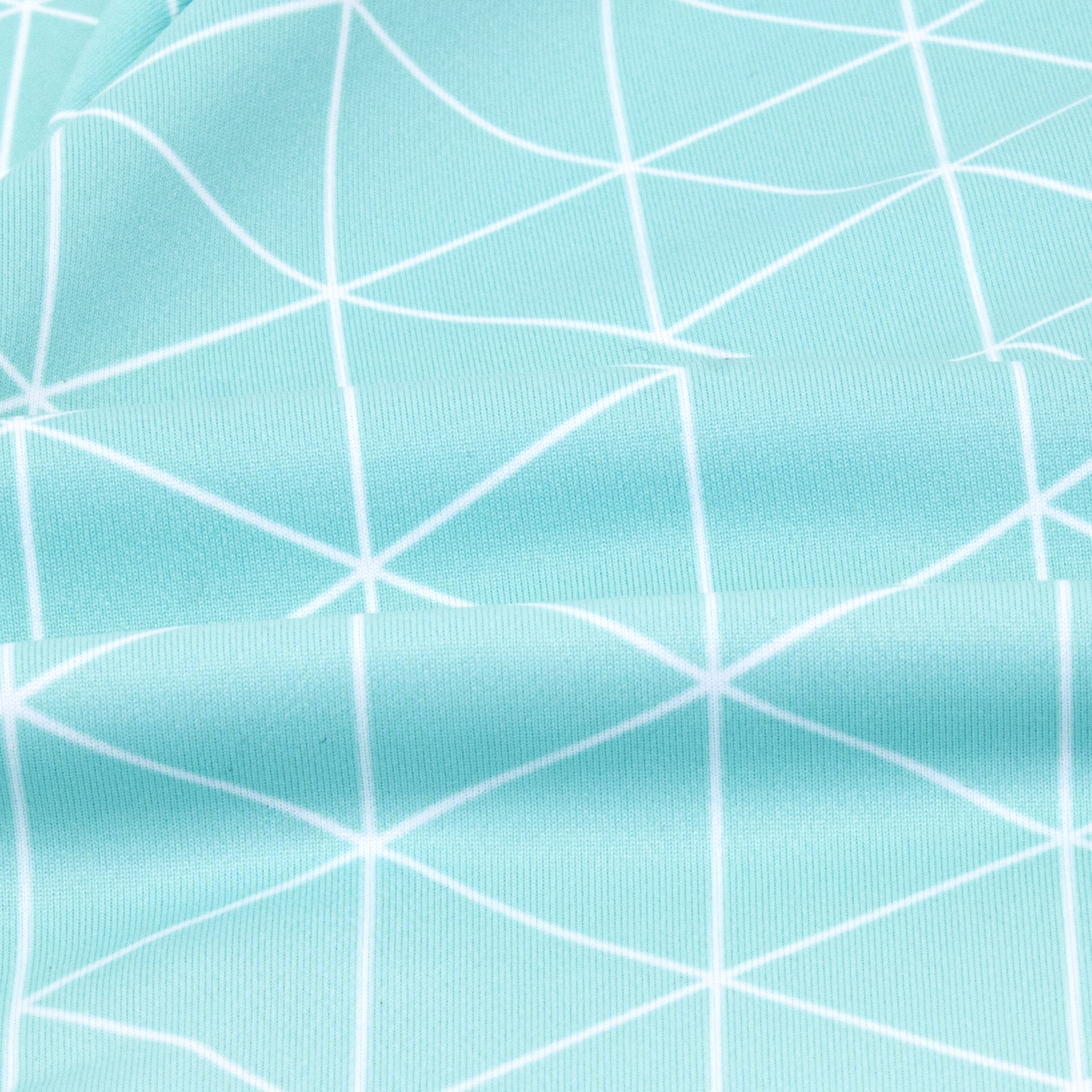 Lightweight fabrics with high and low air pass are used to create the elite fit and feel for this jersey. Soft touch low air pass fabric is used on the front while the back boasts mesh venting with sleek high air pass fabric.&nbsp;

Moisture wicking – keeps you cool and dry
Lightweight fabrics – engineered for breathability and durability
Machine wash – for ease of care
Top zipper guard– concealed guard for comfort
3 rear pockets – deep pockets, load up for the ride