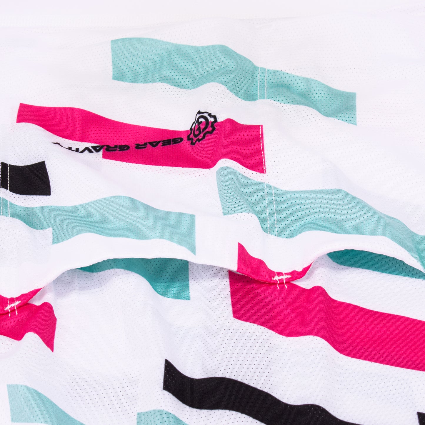 Lightweight fabrics with high air pass are used to create the ultimate fit and feel for this jersey. 

Moisture wicking – keeps you cool and dry
Lightweight fabrics – engineered for breathability and durability
Machine wash – for ease of care
Top zipper guard– concealed guard for comfort
3 rear pockets – deep pockets, load up for the ride 